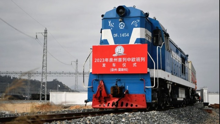 Σιδηροδρομικές διαδρομές συνδέουν την Κίνα με Ευρώπη και Ασία